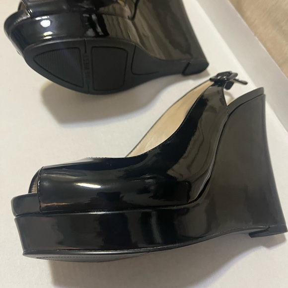 Nine West - NEW- Platform Black Patent  Peep Toe Adjustable strap Size 7.5 - Picture 8 of 10